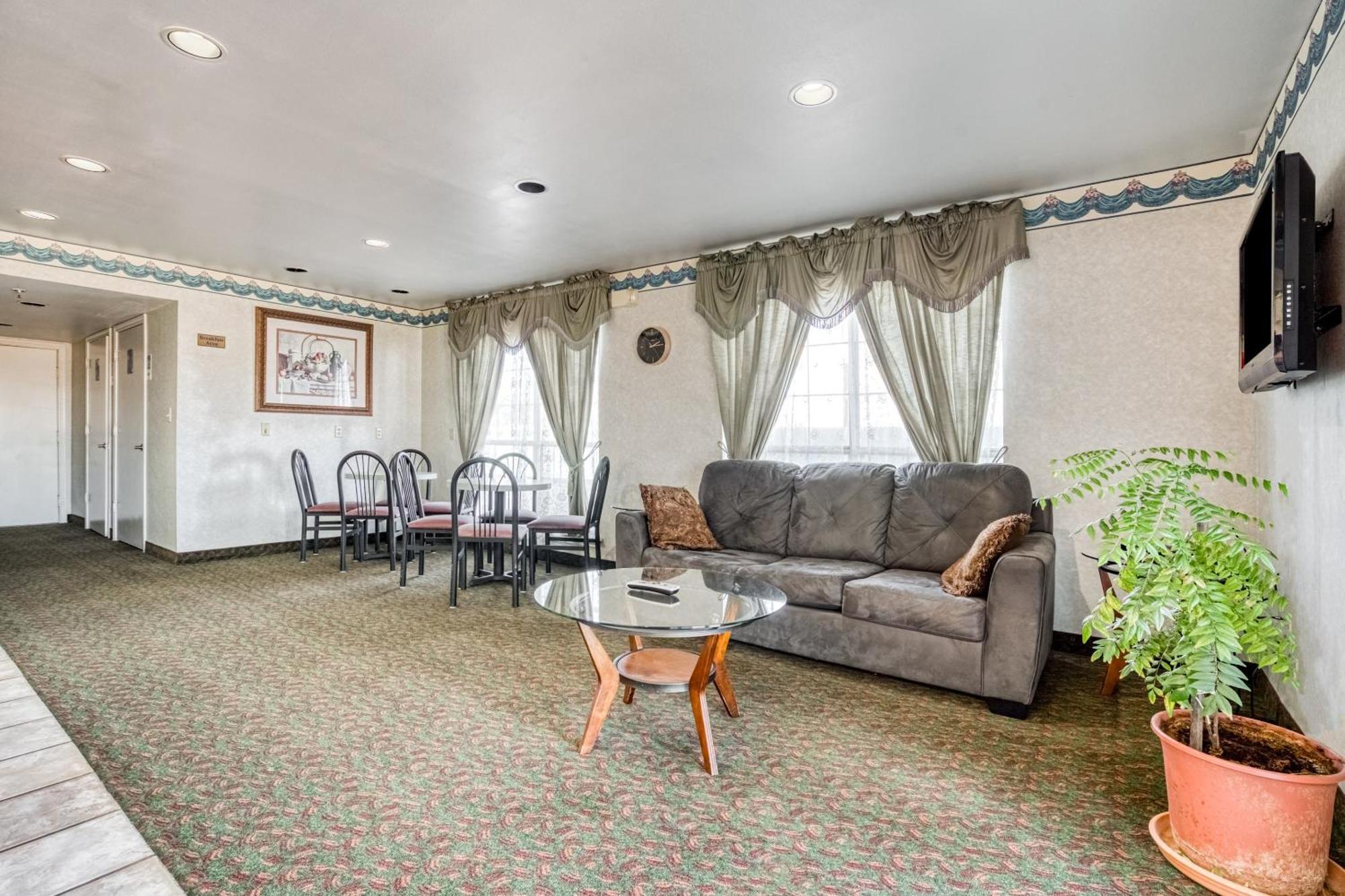 Oyo Hotel Wichita Falls I-44 Sheppard Airforce Екстер'єр фото